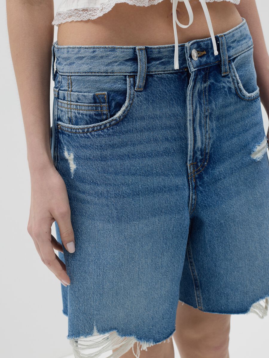 Five-pocket denim shorts with ripped details_2