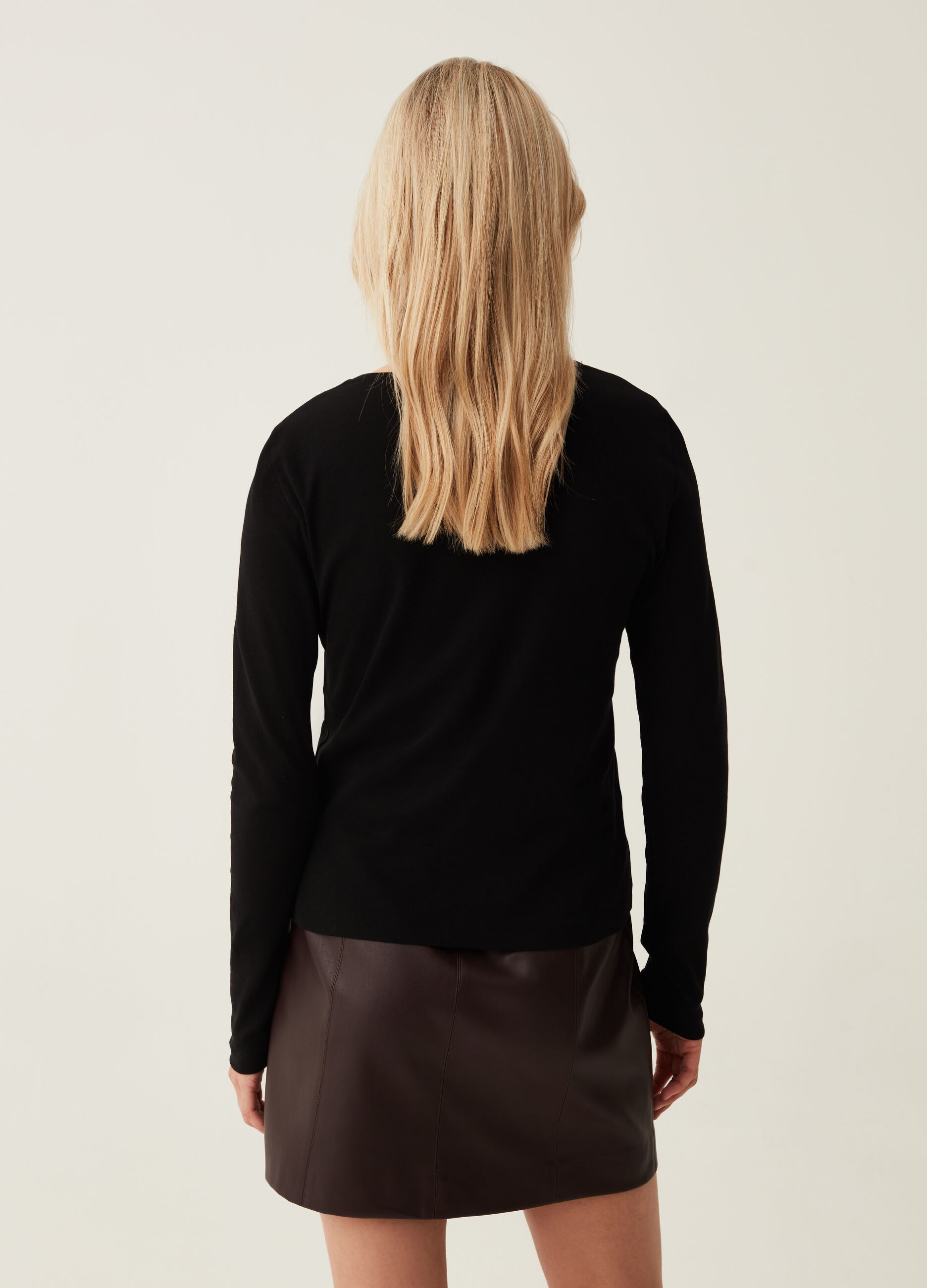 T-shirt scollo a V con incrocio laterale_2