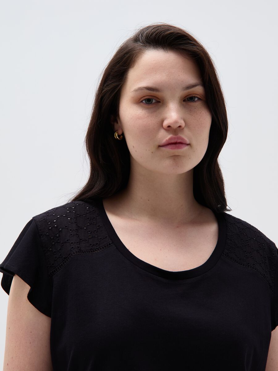 Curvy T-shirt with broderie anglaise insert_0