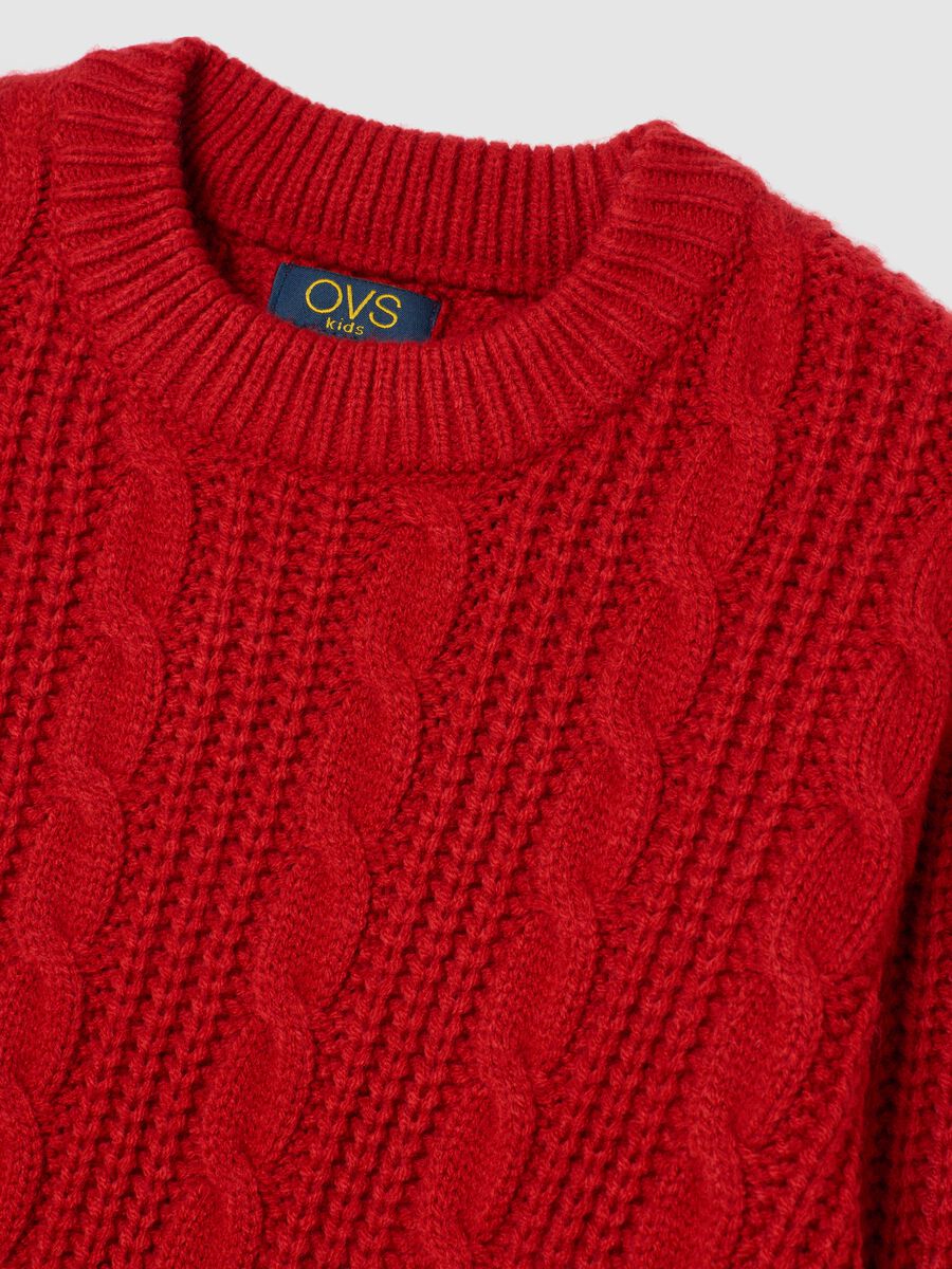 Maglione girocollo rosso da bambino regular fit con design a trecce_2