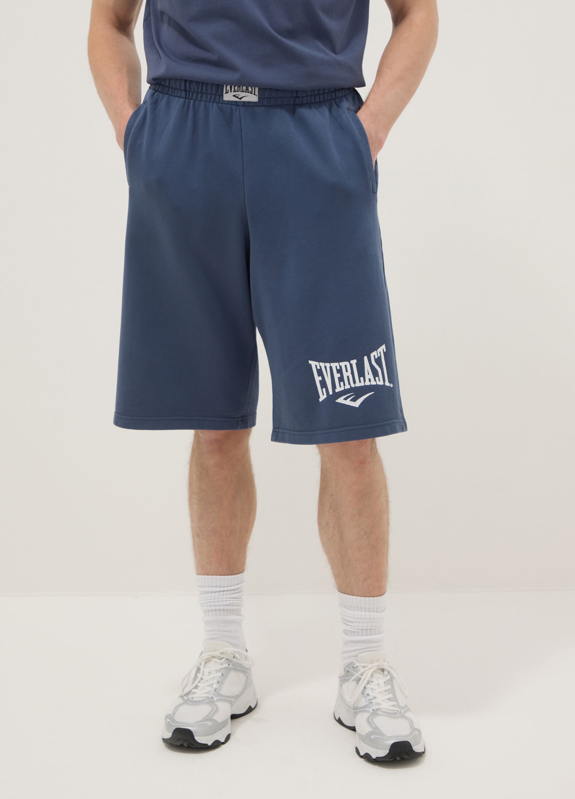 Blue cotton blend shorts regular fit with Everlast logo