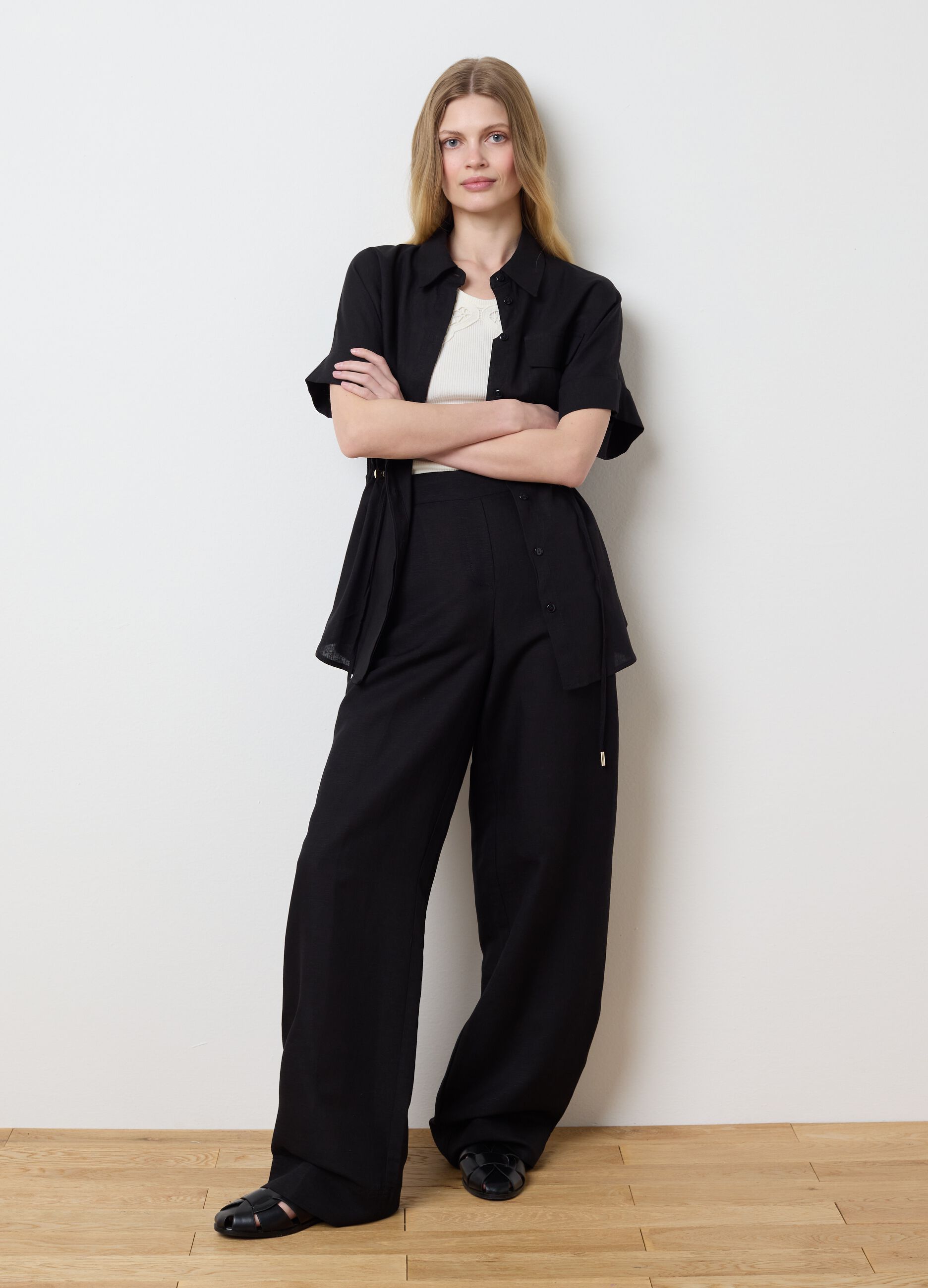 Black pull-on trousers in linen and viscose