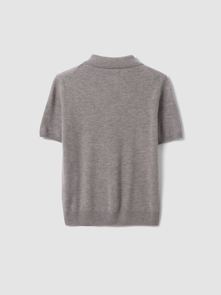 Maglia grigia in pura lana con colletto polo regular fit_6