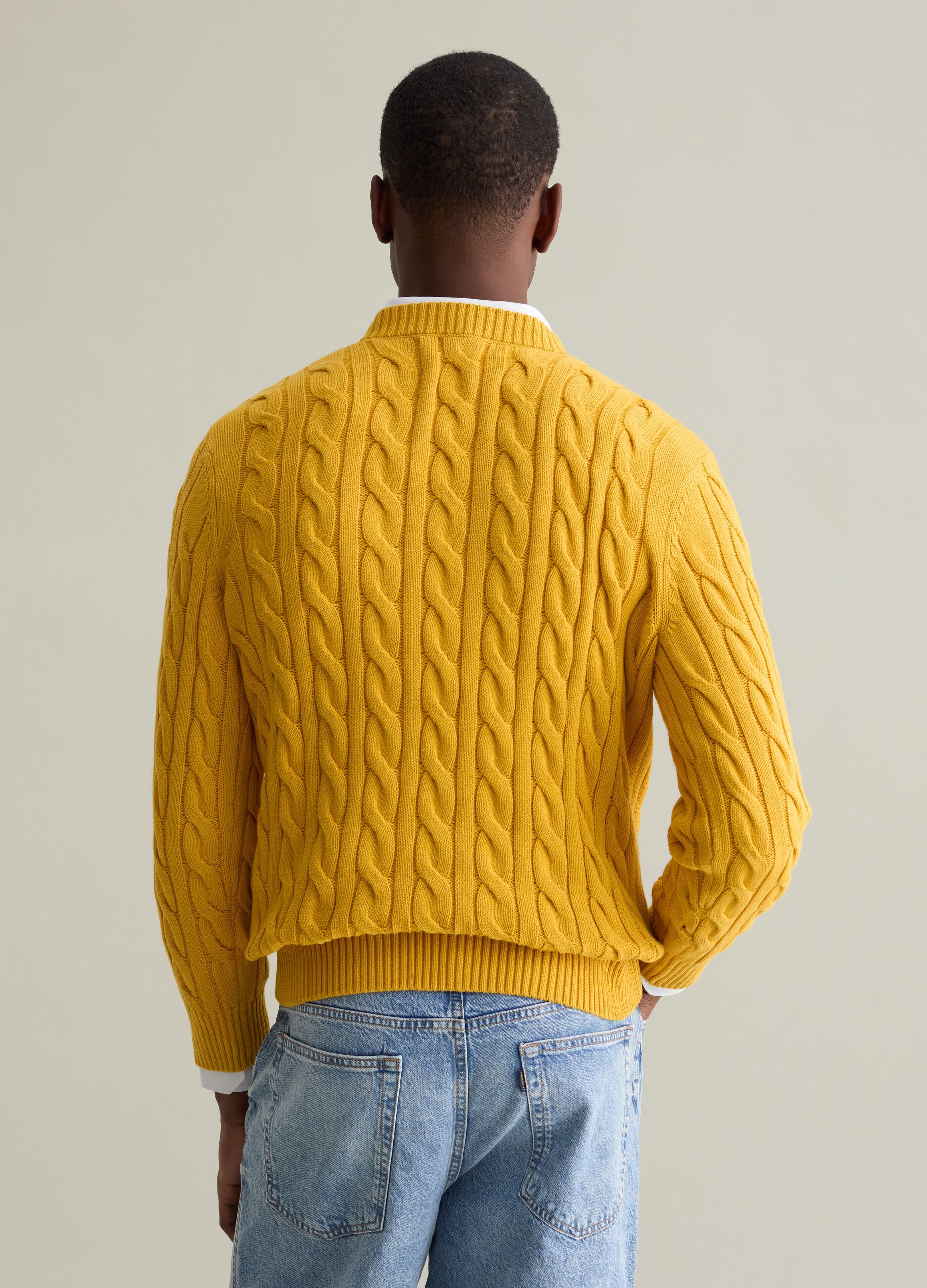 Pullover con lavorazione a treccia