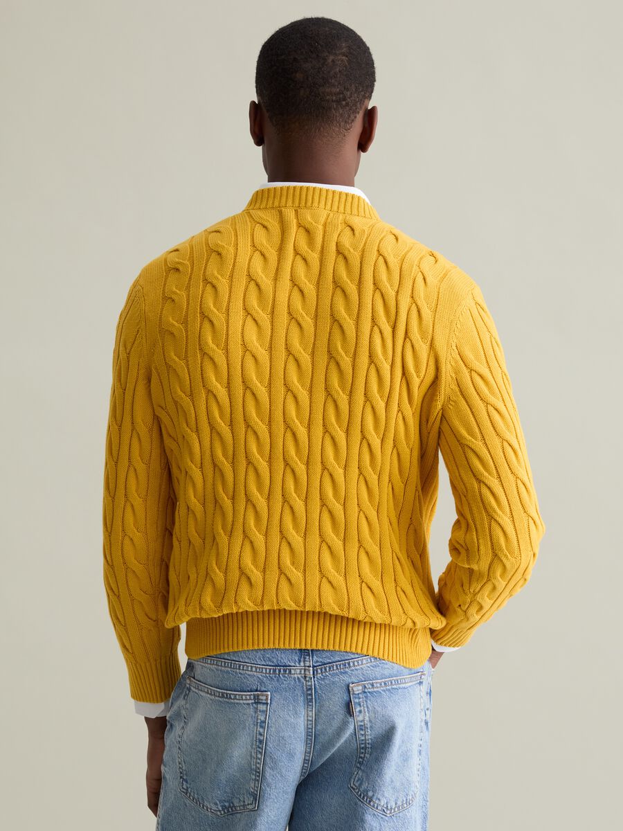 Pullover with cable-knit design_3