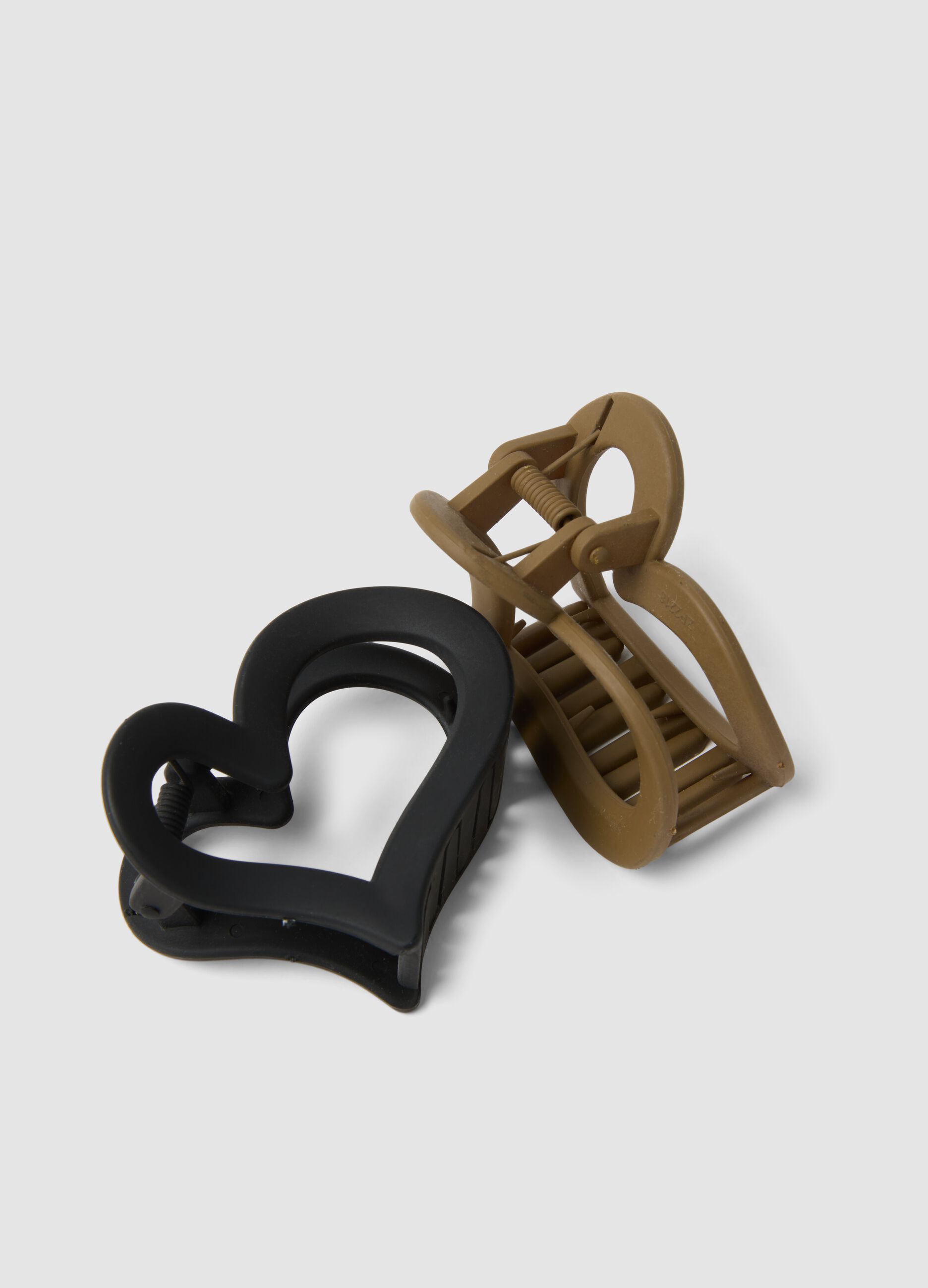 Two-pack heart-shaped hair clips in black and brown