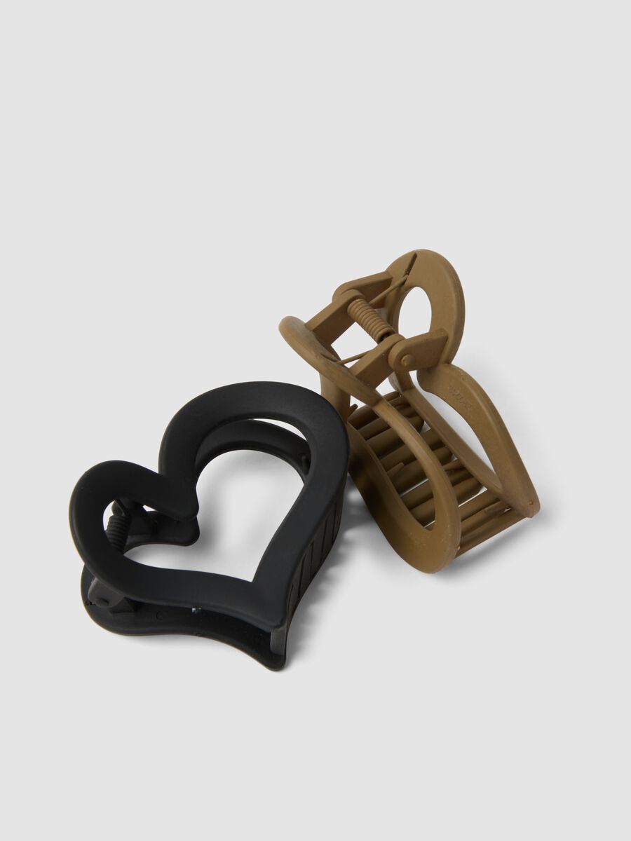 Two-pack heart-shaped hair clips in black and brown_2
