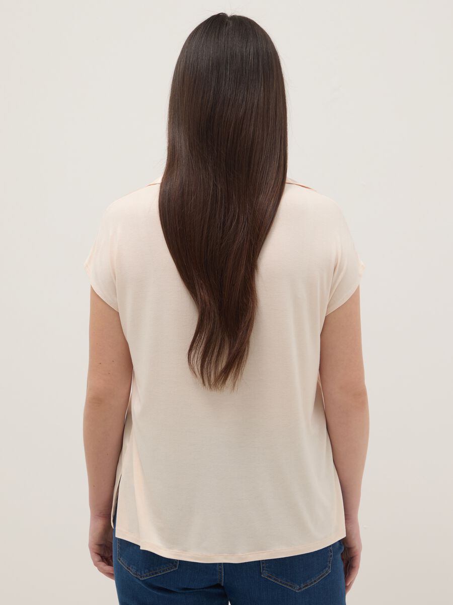 T-shirt a maniche corte beige regular fit con collo polo_2