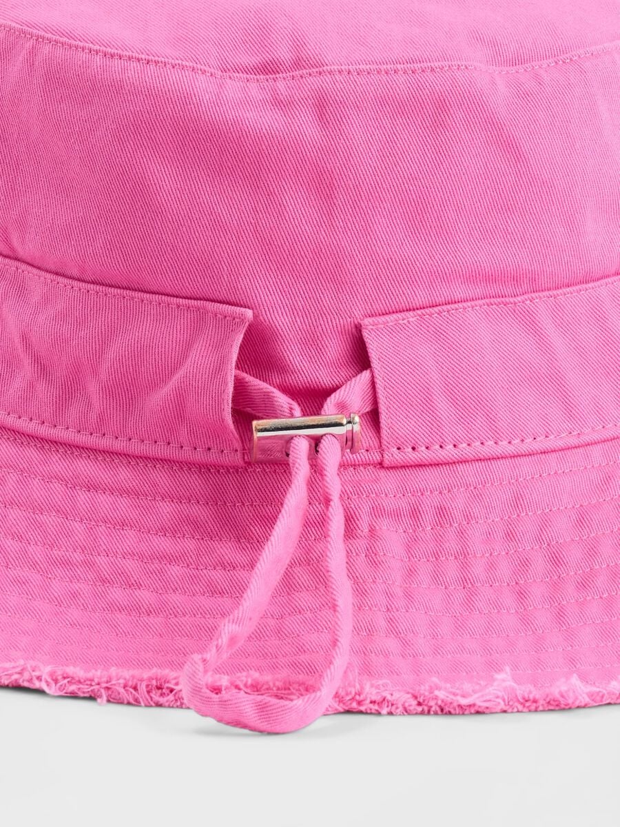 Bucket hat with chin cord_1