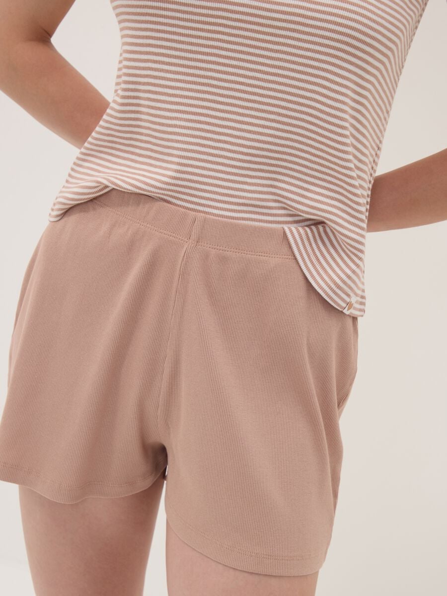 Pigiama multicolor in puro cotone organico con t-shirt a righe e shorts_2