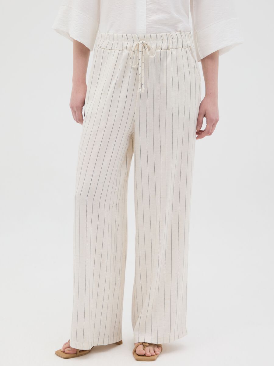 Women's beige regular fit palazzo trousers in lyocell-linen blend_1