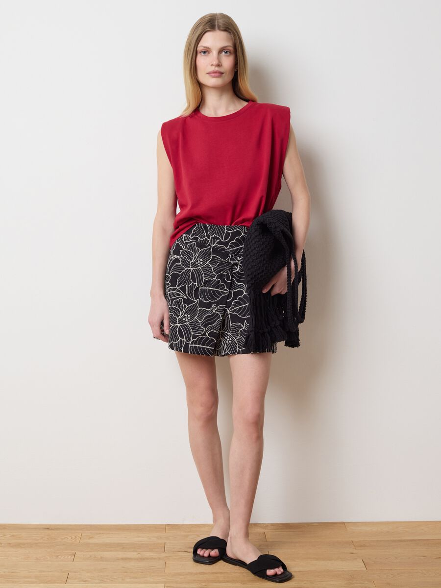 Red sleeveless boxy-fit T-shirt with spaghetti straps_0