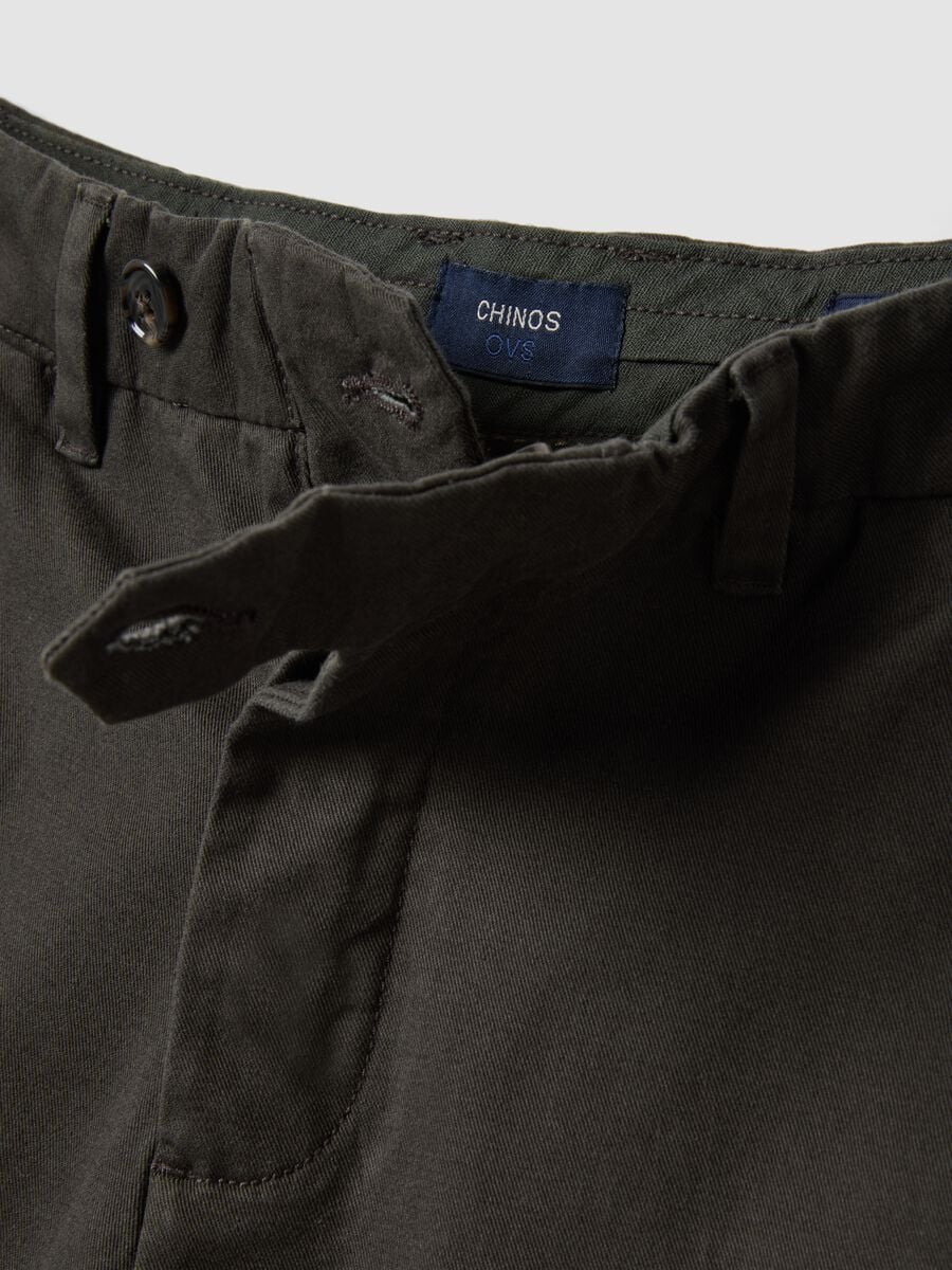 Pantaloni chino verdi in puro cotone regular fit_6
