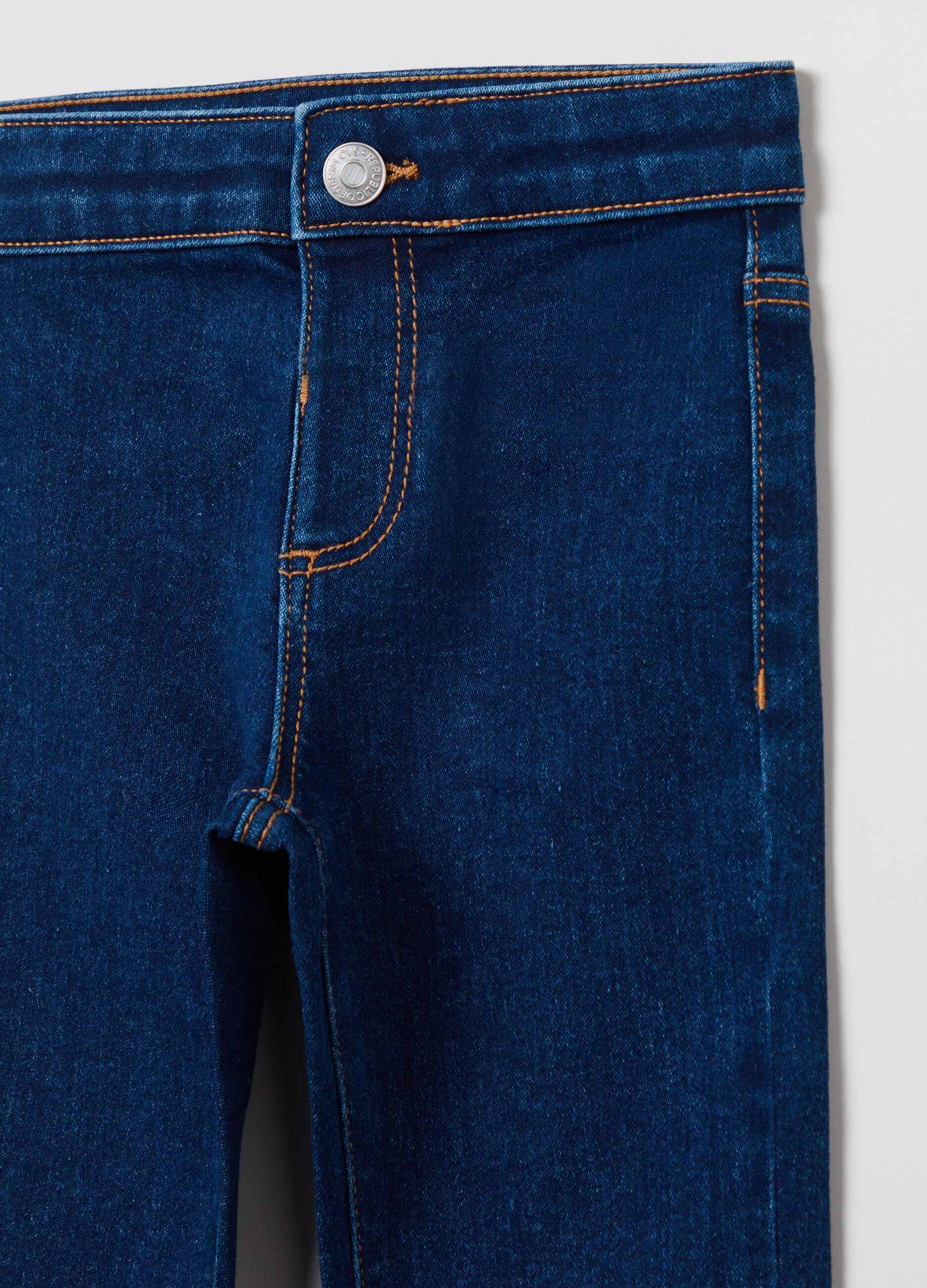 Jeans flare fit con tasche_2