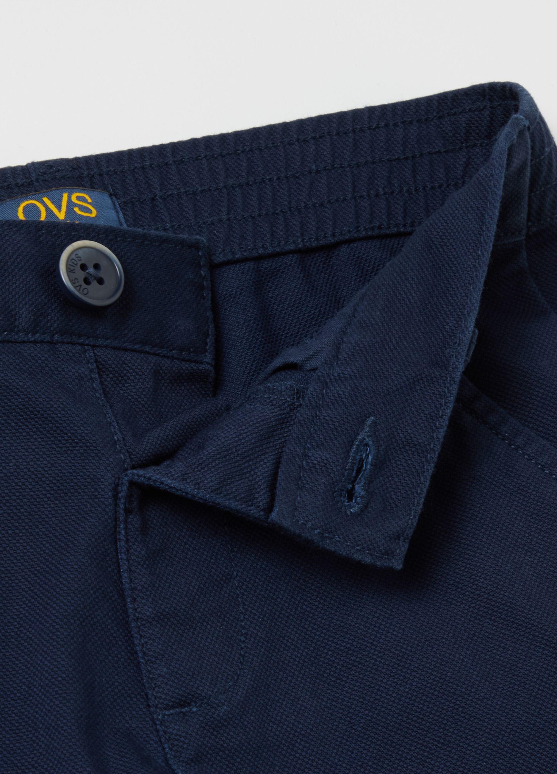 Chino trousers with pockets
