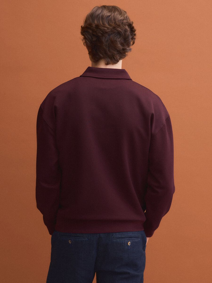 Felpa marrone in tessuto elasticizzato con collo polo relaxed fit_2