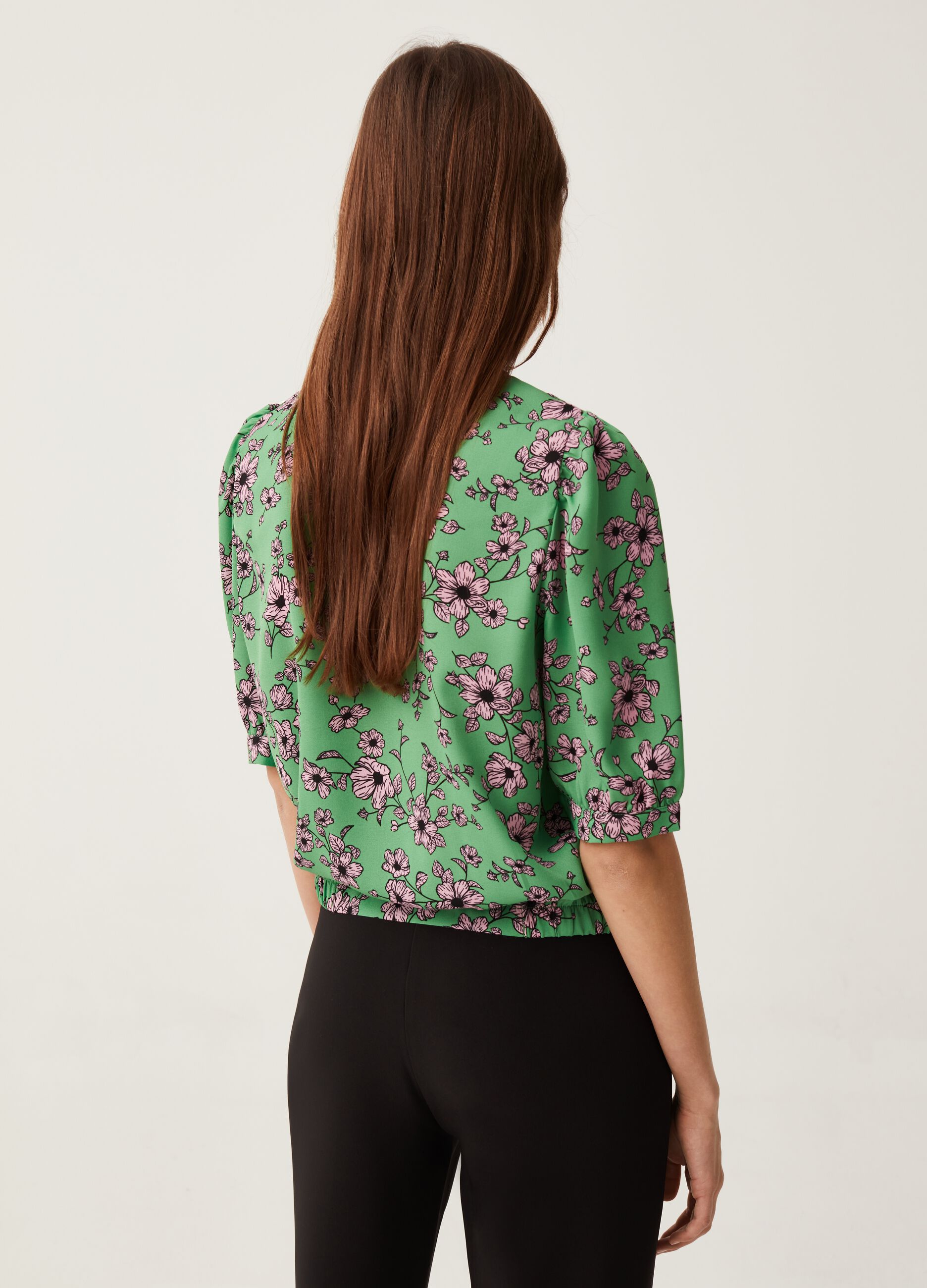 Blusa con maniche a sbuffo_2