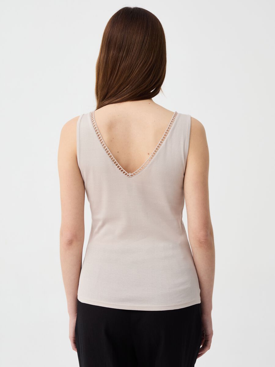 Tank top with V neck and openwork edging_2