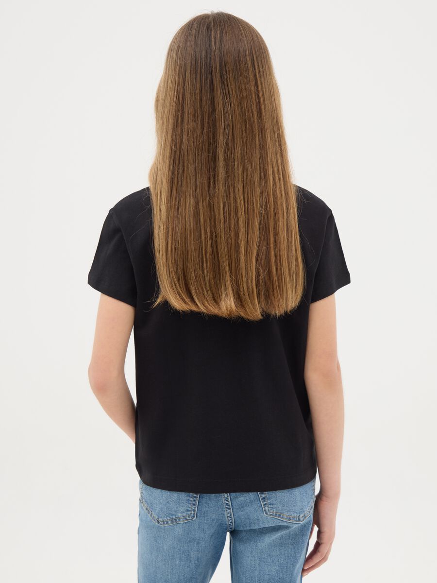 T-shirt nera in cotone con stampa lettering_2