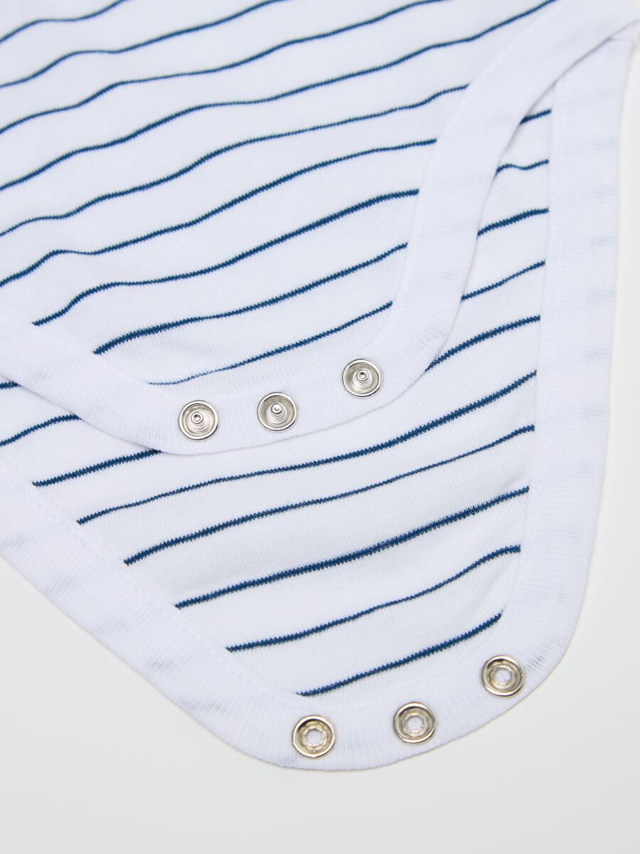 Three-pack short-sleeved bodysuits in organic cotton with print_3