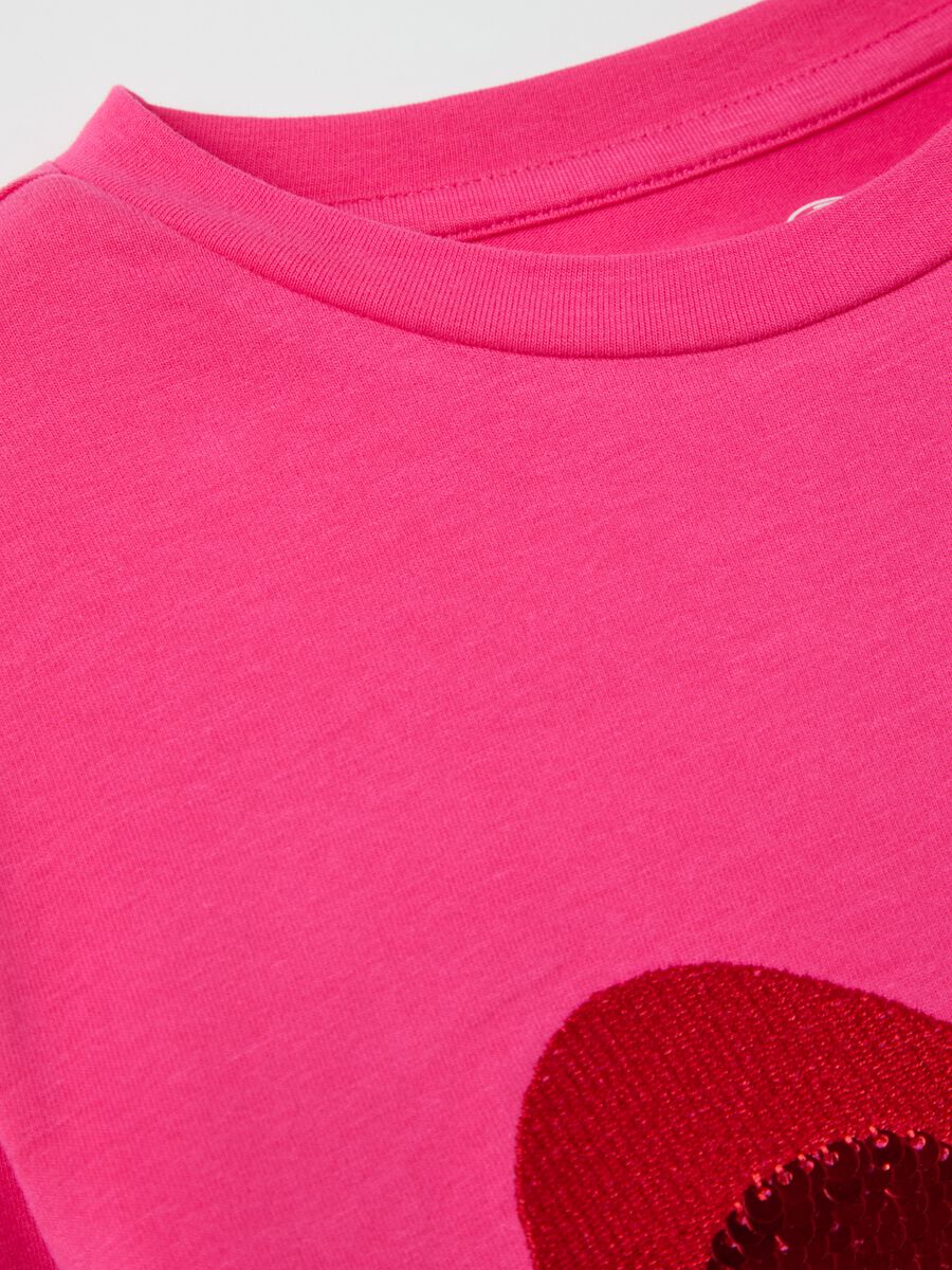 T-shirt with sequins and heart embroidery_3