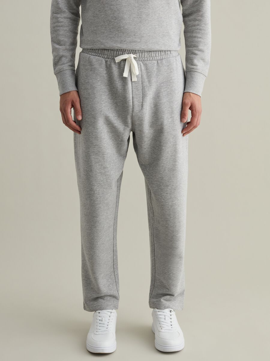 Joggers con coulisse e tasche_1