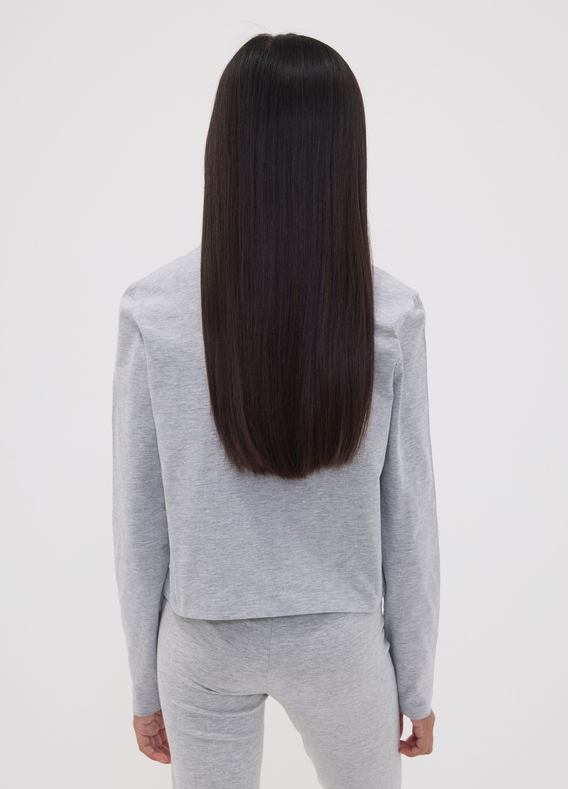 T-shirt crop grigia in puro cotone organico con collo a costine per ragazza