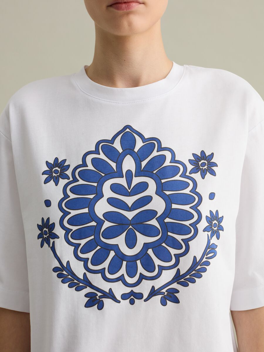 T-shirt with ethnic design print_2
