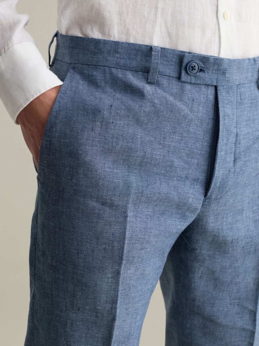 Contemporary slim-fit trousers in linen_3