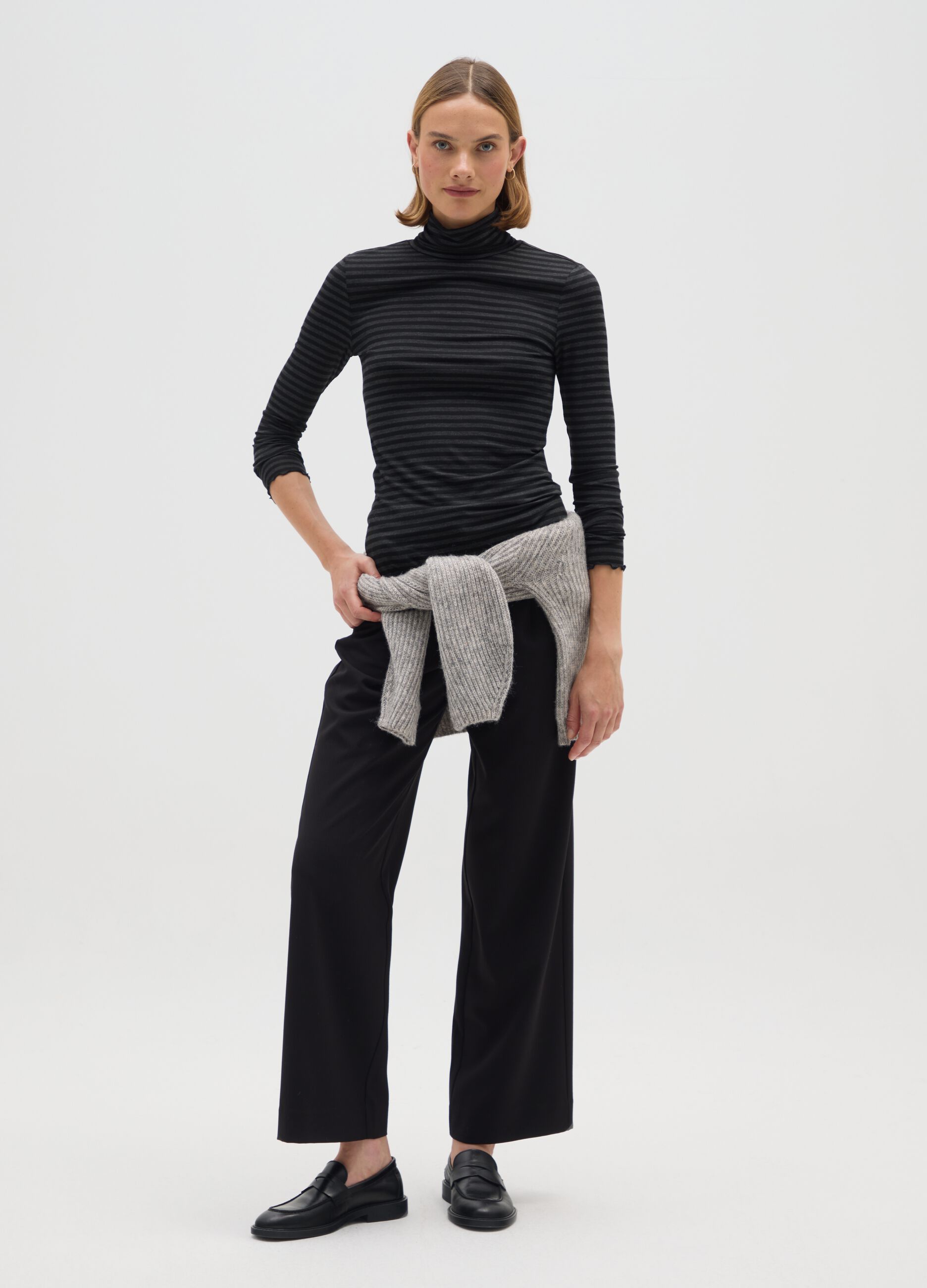 Black long-sleeve T-shirt with grey stripes and regular fit