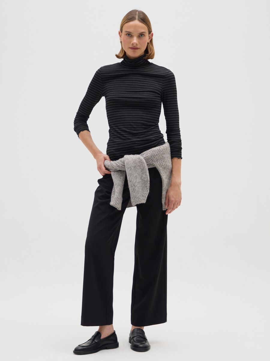 Black long-sleeve T-shirt with grey stripes and regular fit_1