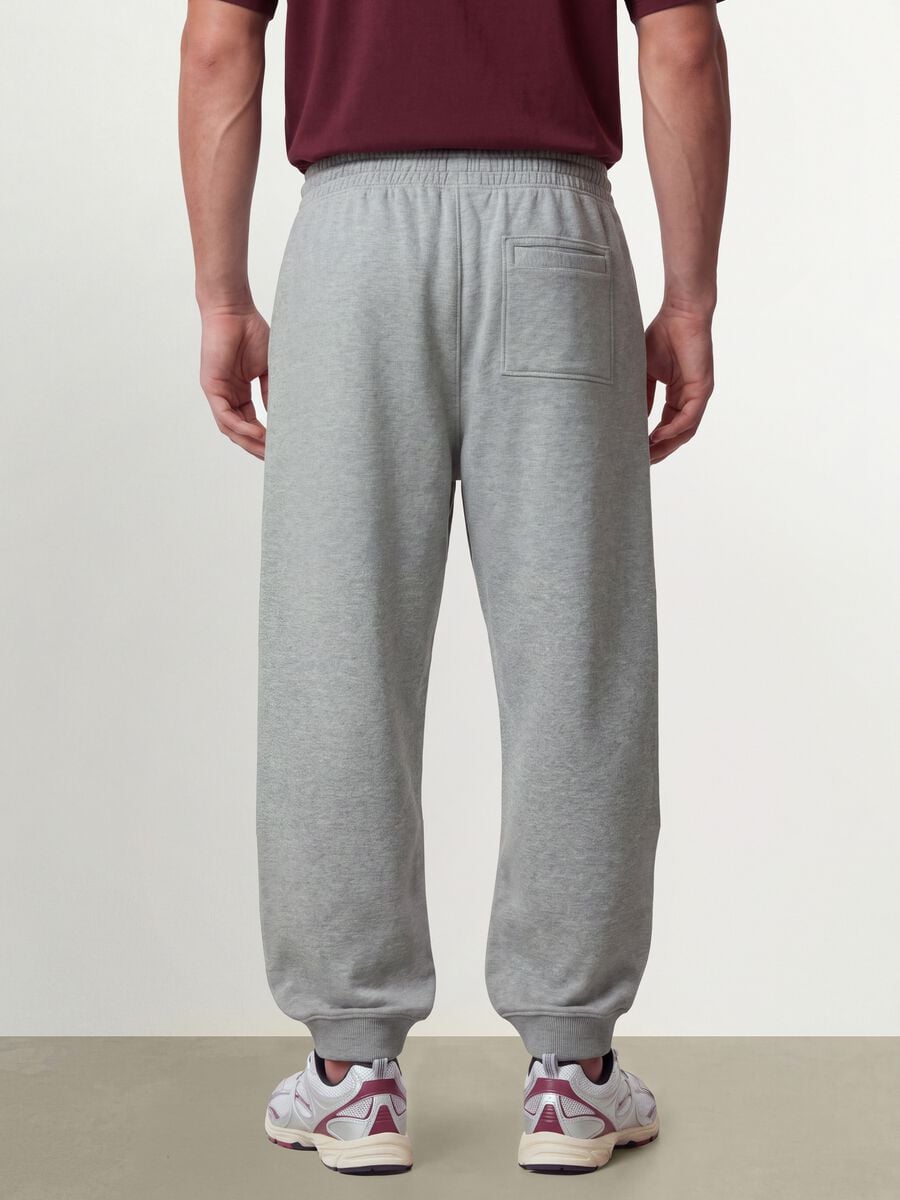 Grey cotton-blend joggers with cuffed hems and drawstring_4