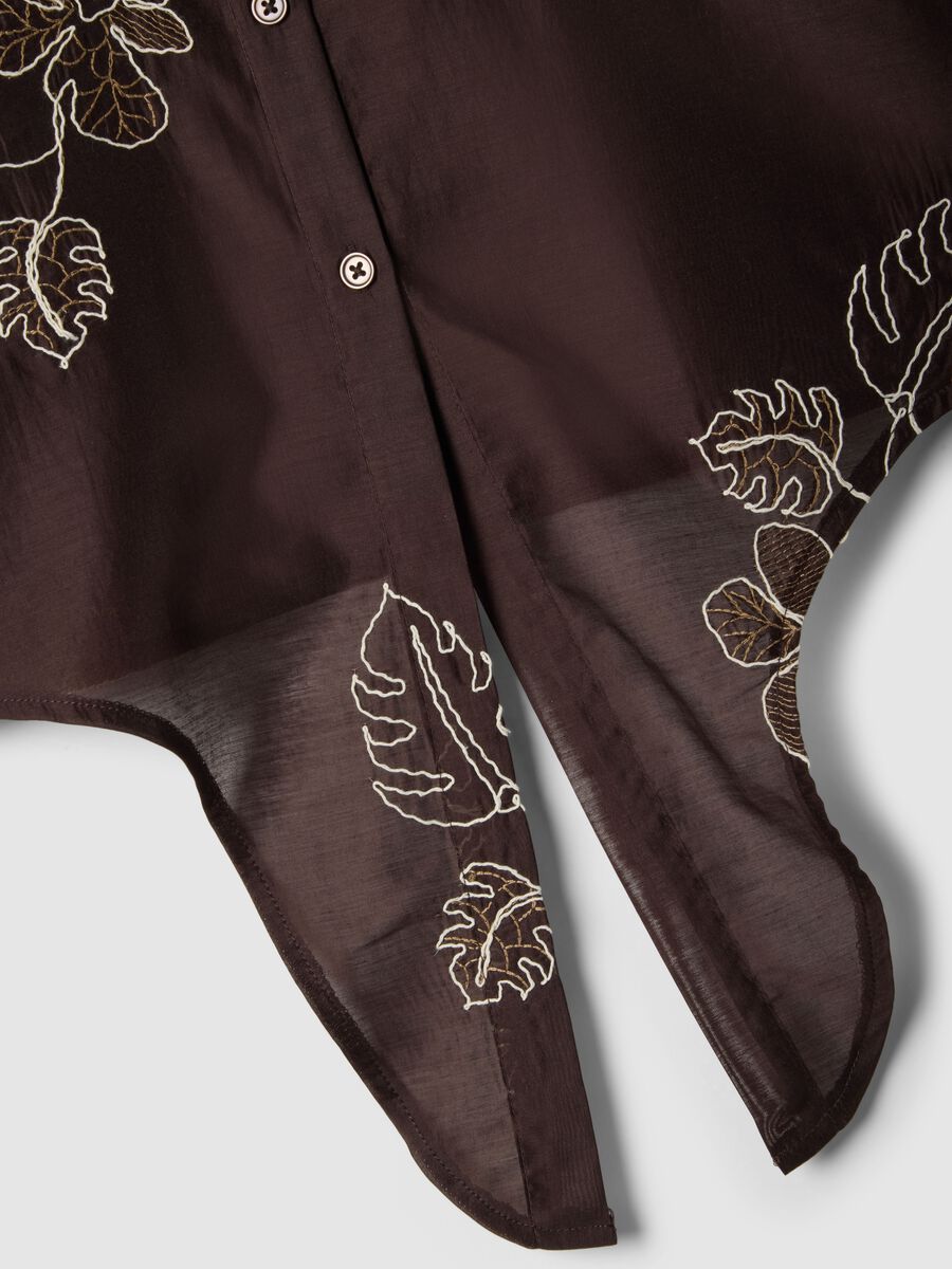 Camicia in misto lyocell marrone regular fit con ricami floreali_5