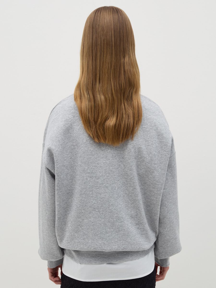 Round neck sweatshirt with print_2