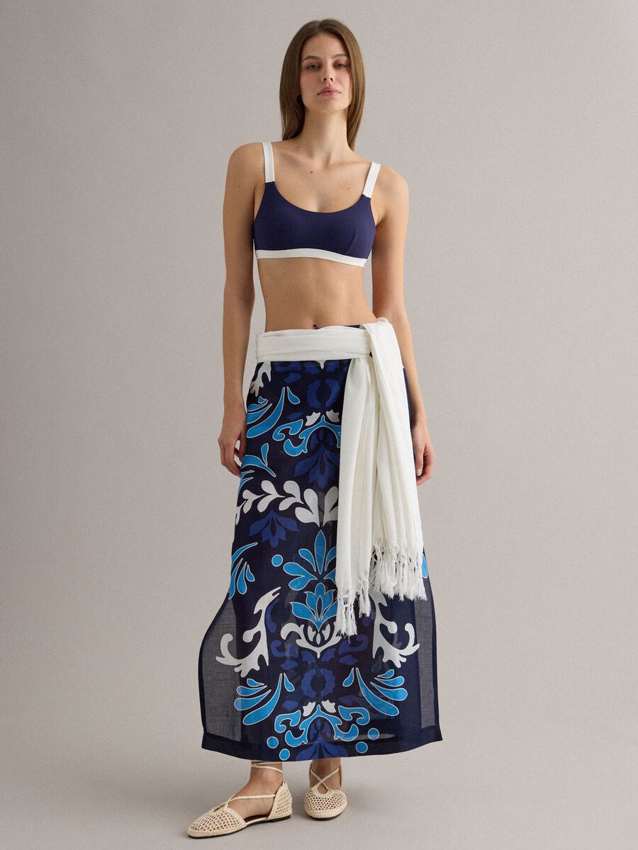 Bikini blu in tessuto elasticizzato con profili a contrasto_0