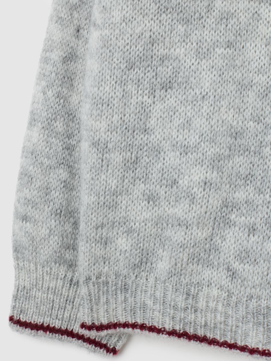 Grey jumper with round neckline and contrast trim_5