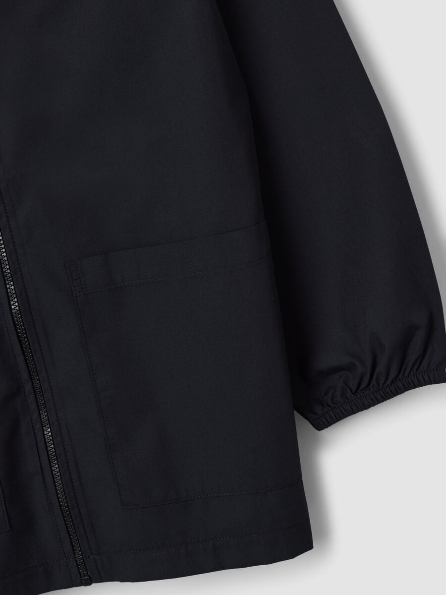 Black school apron with zip and go-kart embroidery for boys_3