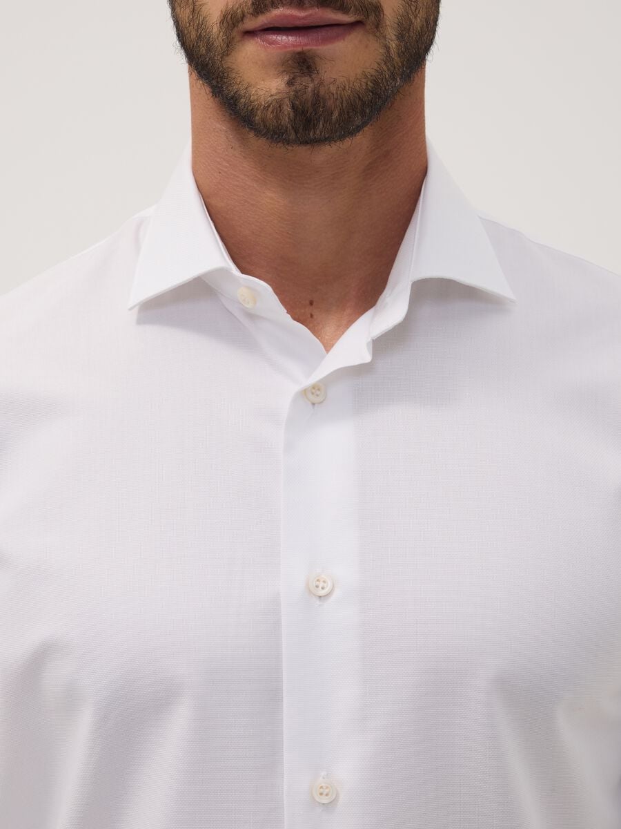 Camicia bianca in puro compact cotton con collo classico regular fit_1