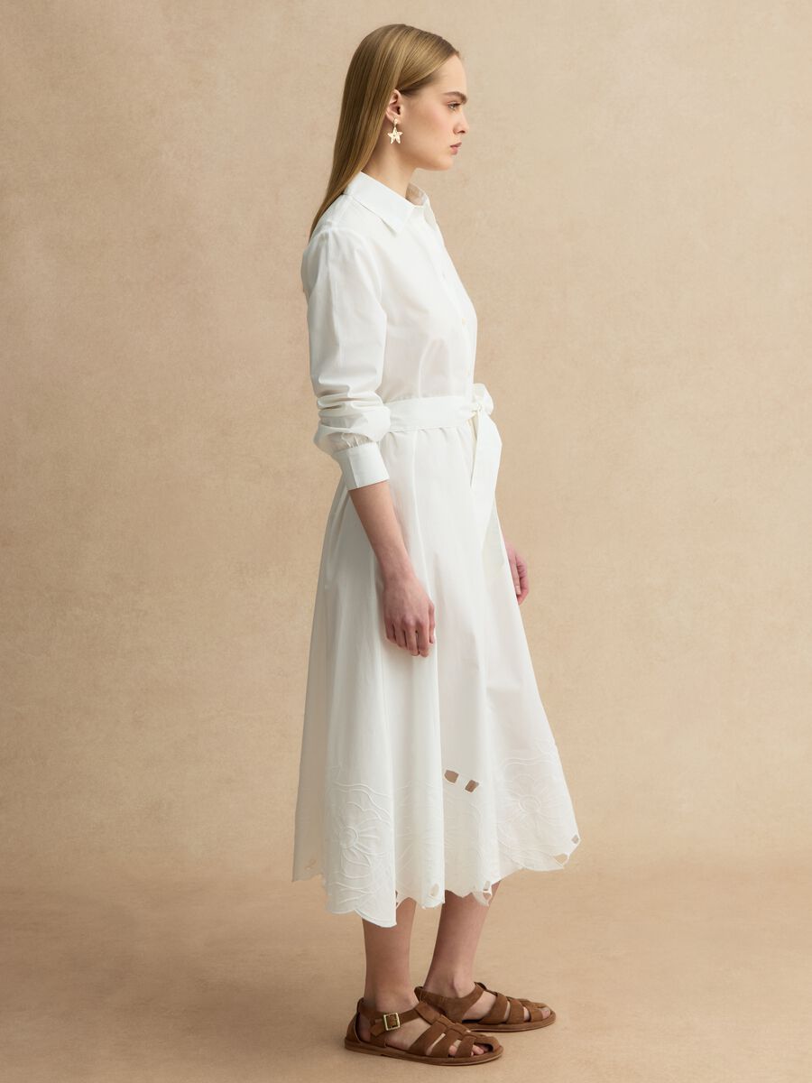 Abito lungo bianco in puro cotone regular fit con ricami_2