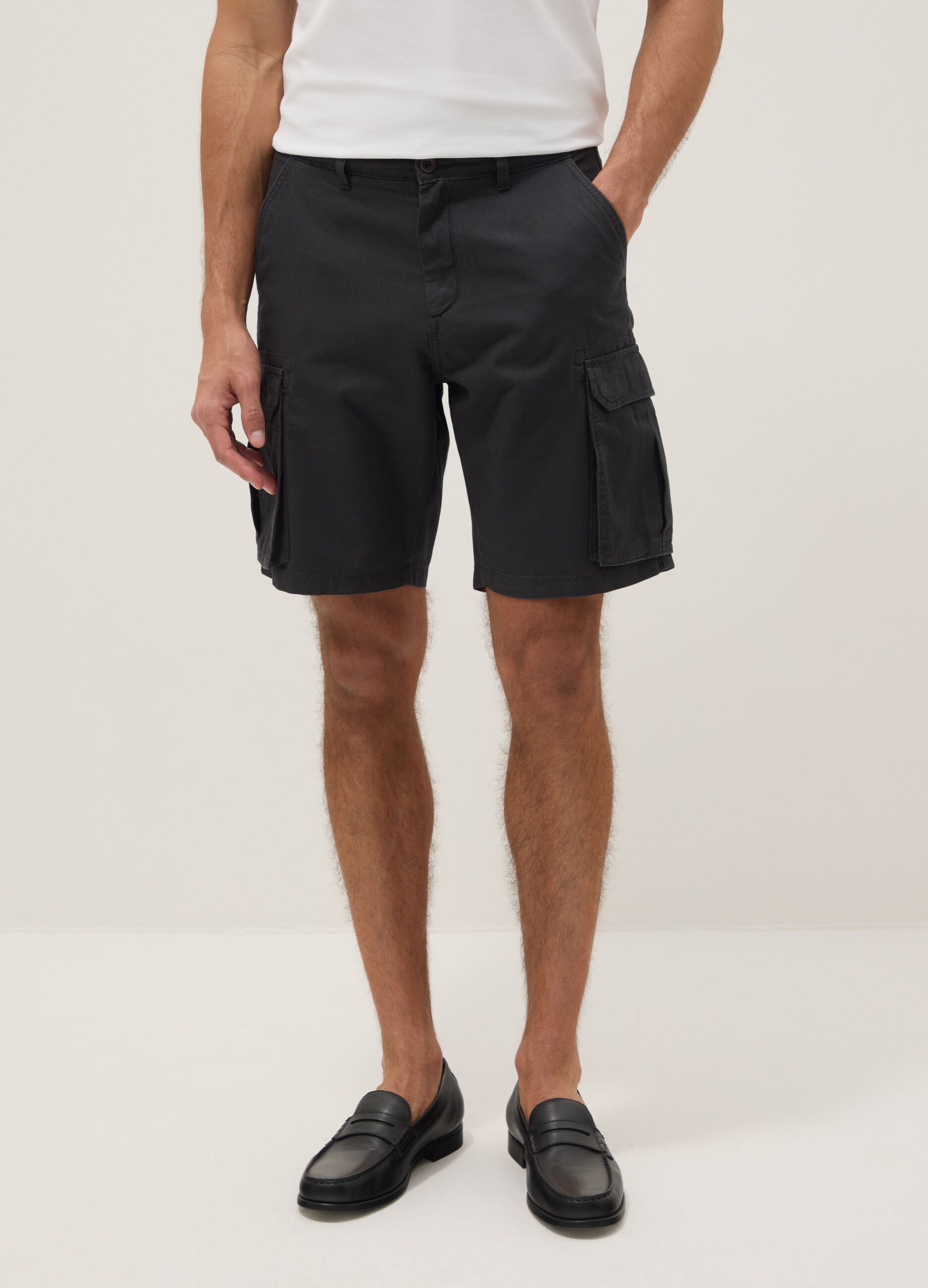 Black pure cotton cargo Bermuda shorts, regular fit