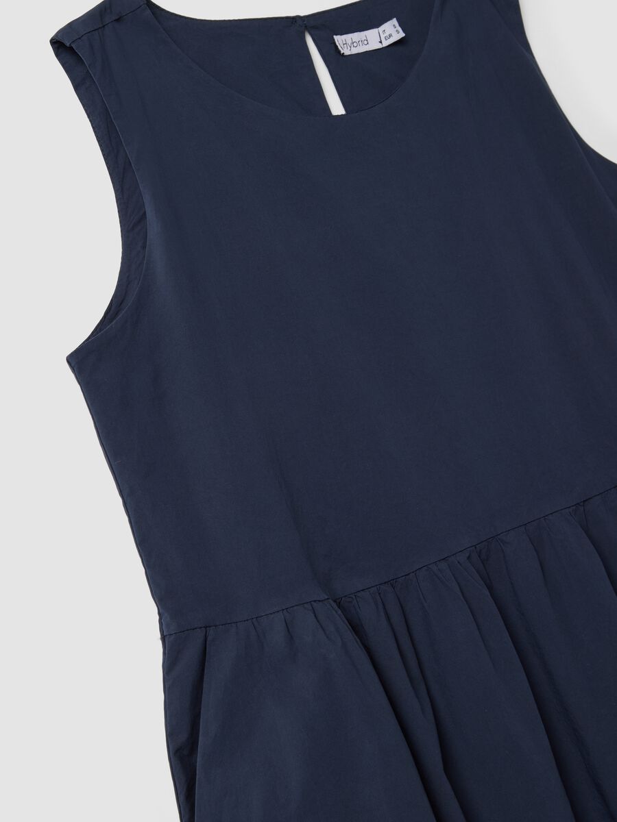 Blue sleeveless pure cotton dress with tiered skirt, regular fit_5