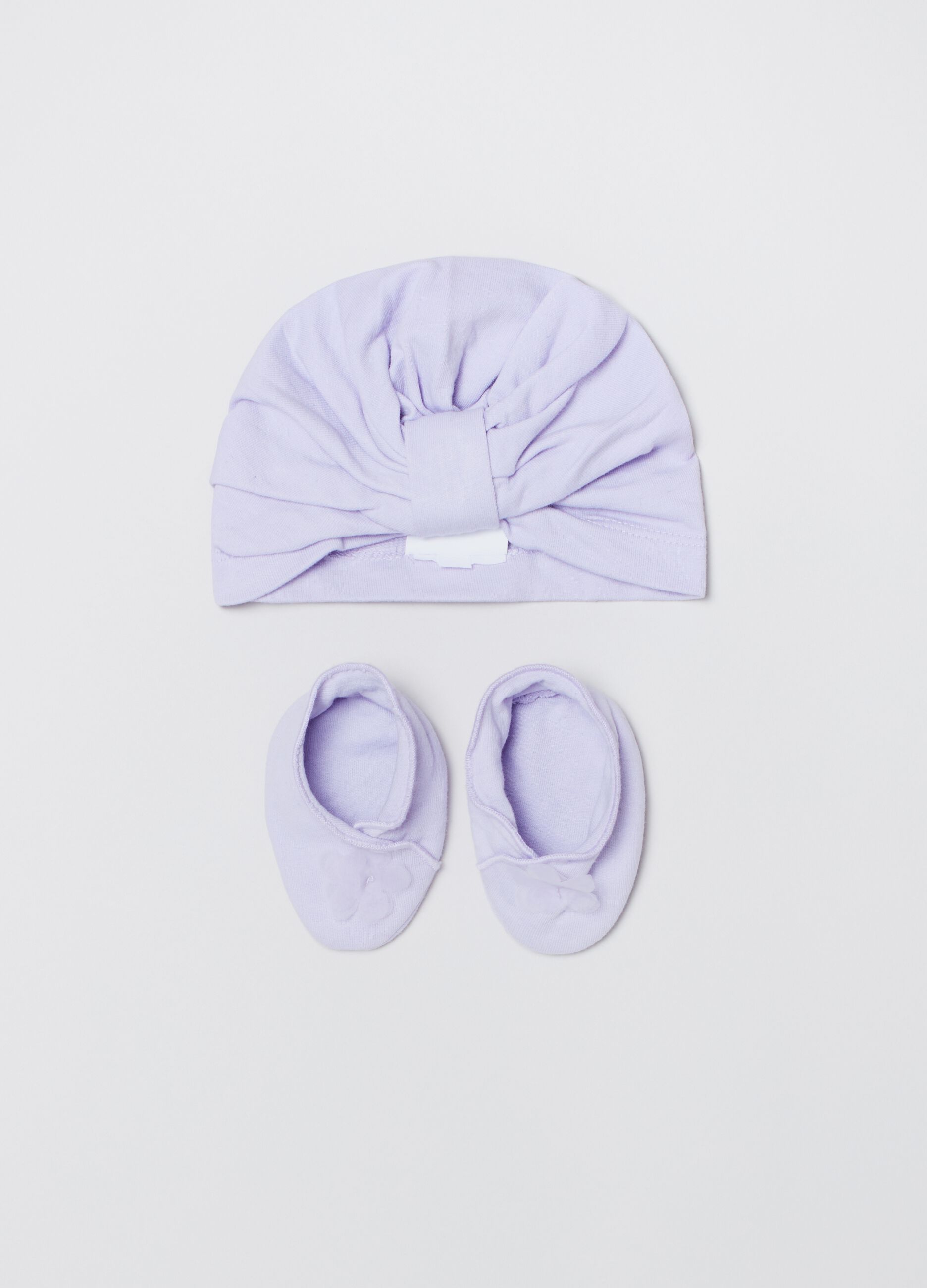 Set berretto e scarpine con ricamo riccio_0