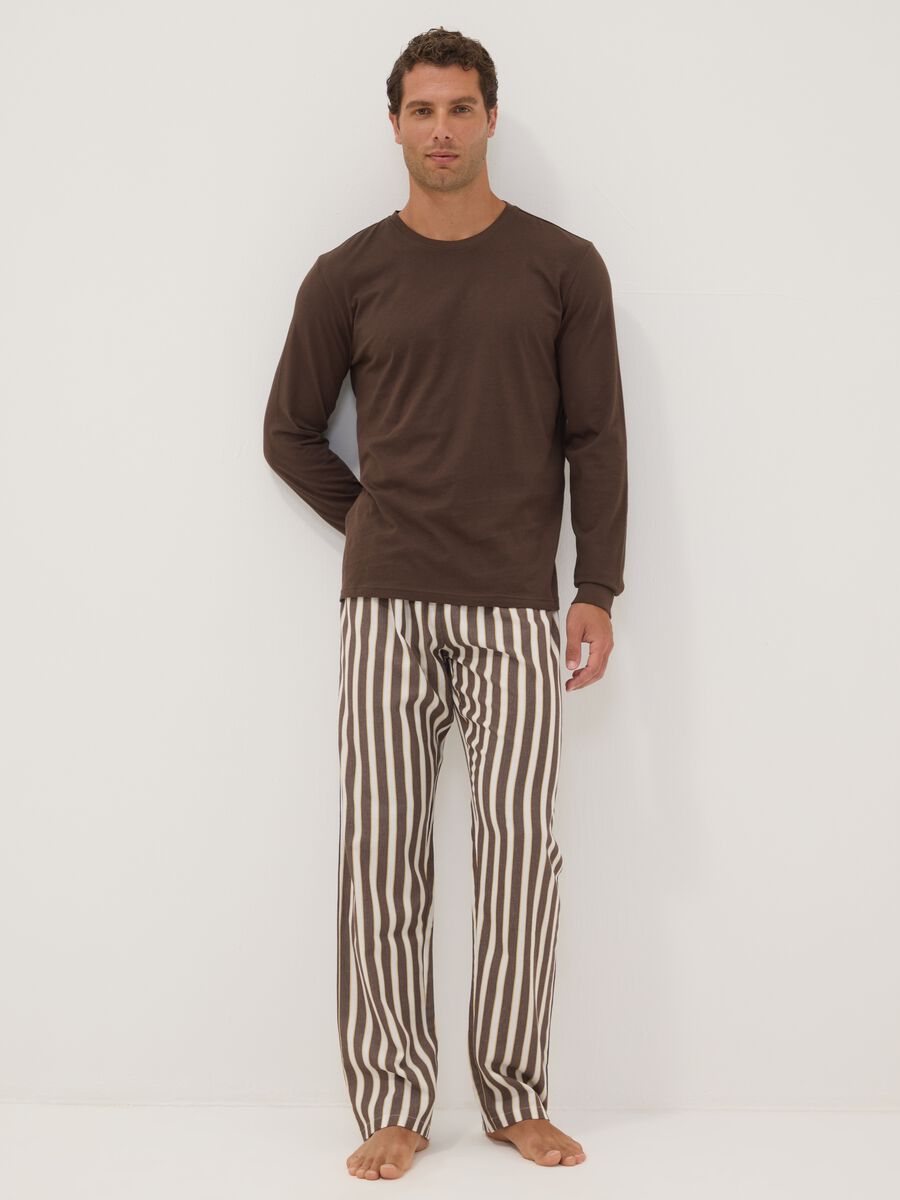 Pigiama marrone in puro cotone organico a righe regular fit_0