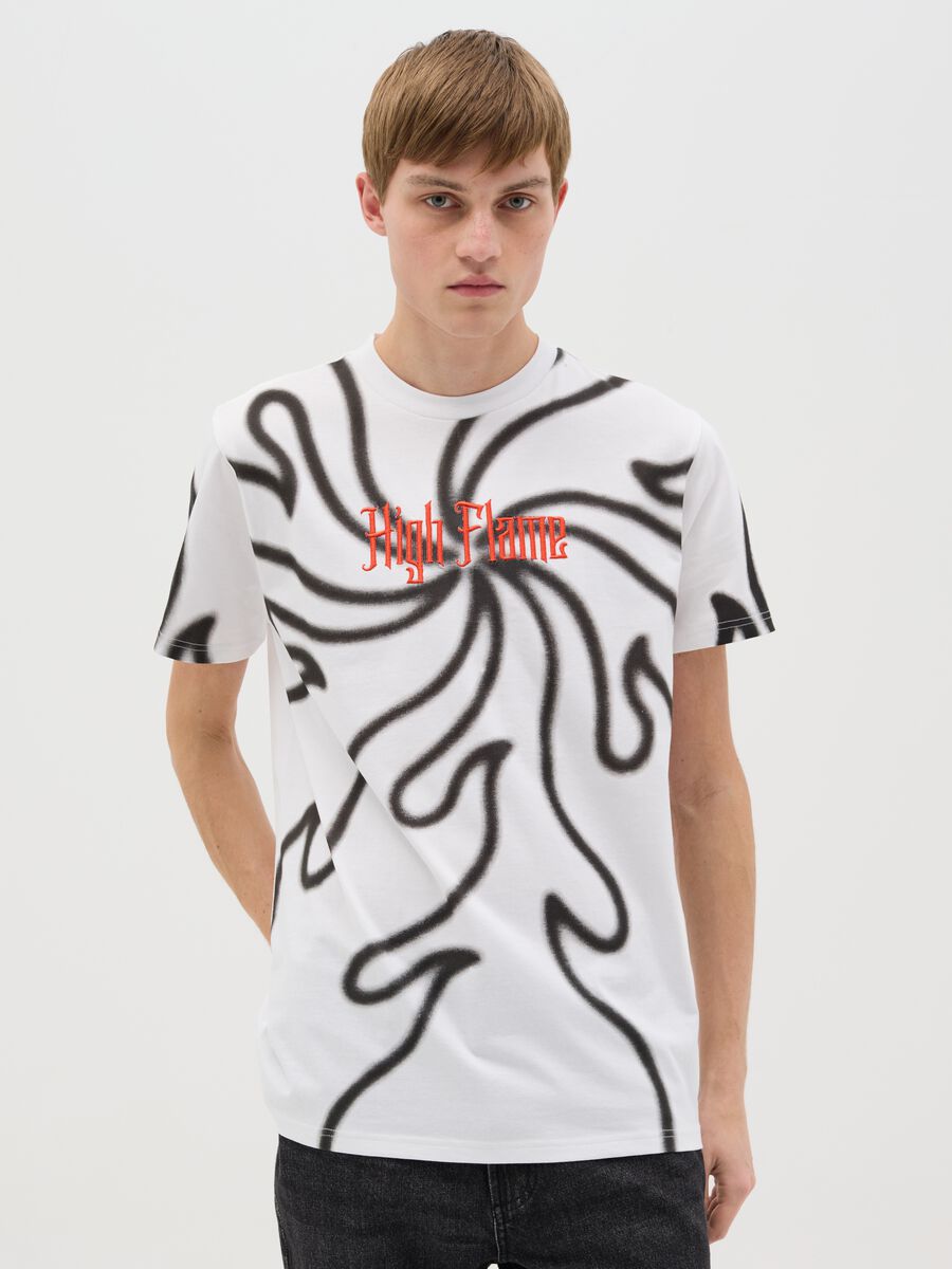 White and black T-shirt with flames print_0