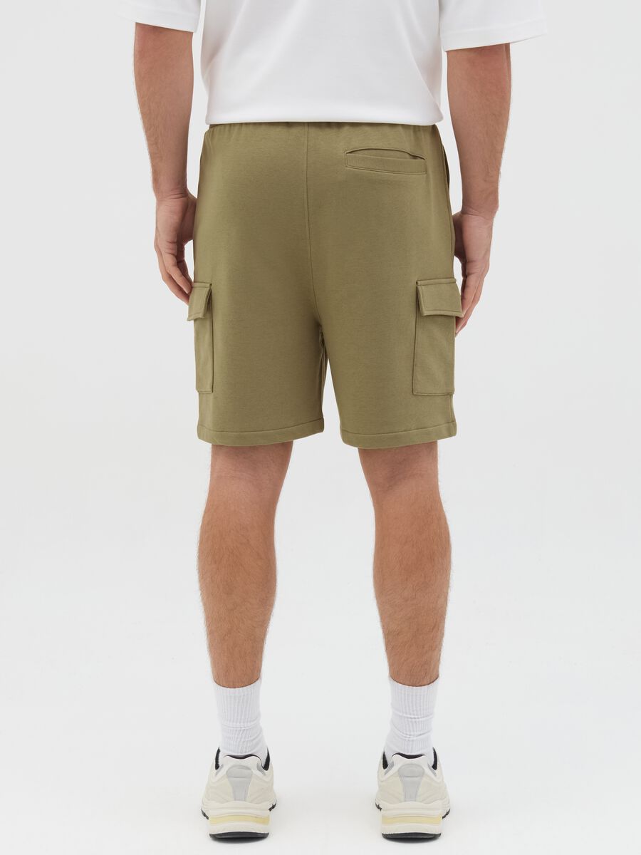 Green relaxed-fit Bermudas in cotton and polyester blend_3