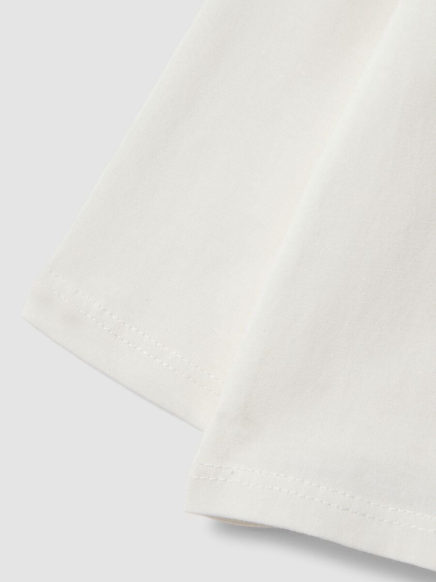 Maglietta bianca in puro cotone organico con stampa orsetto per bimba_3