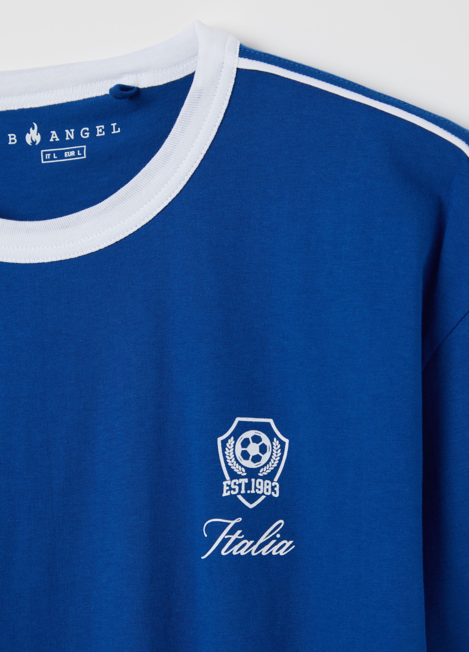 Blue T-shirt with contrasting edging