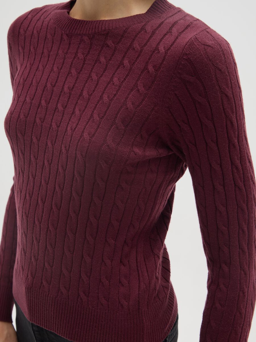 Pullover rosso con collo rotondo_3