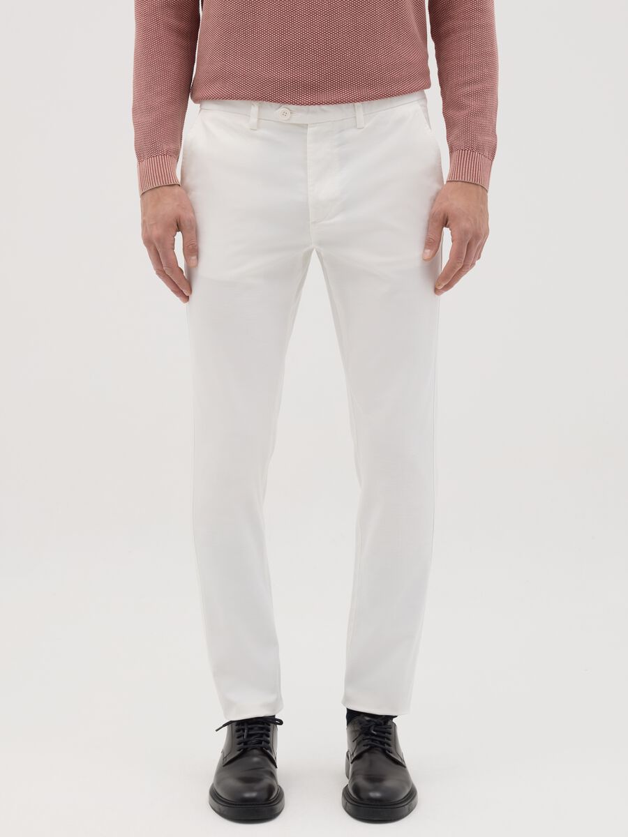 Men’s white slim-fit trousers in 100% cotton_1