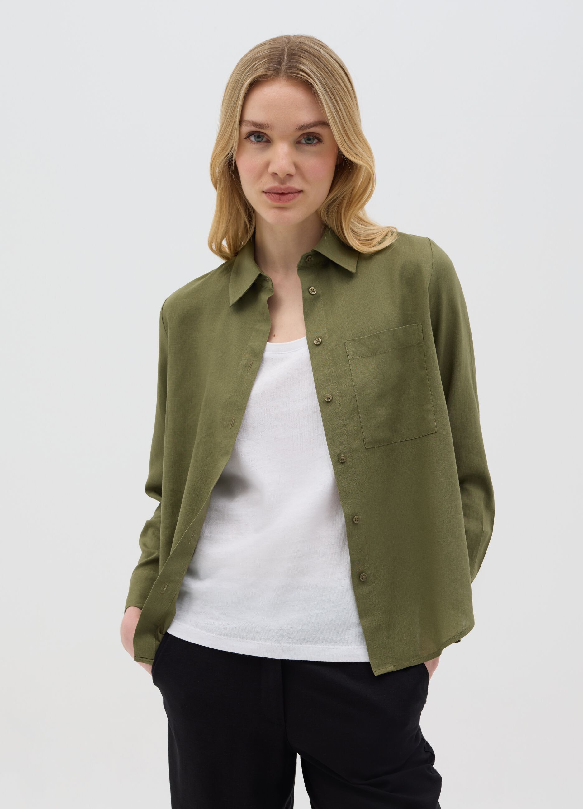 Women’s regular-fit shirt in green linen blend, without buttons